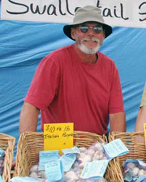 Ali Ross and Glen Gangnier, also produced top-notch all around garlic, taking the Reserve Champion's prize